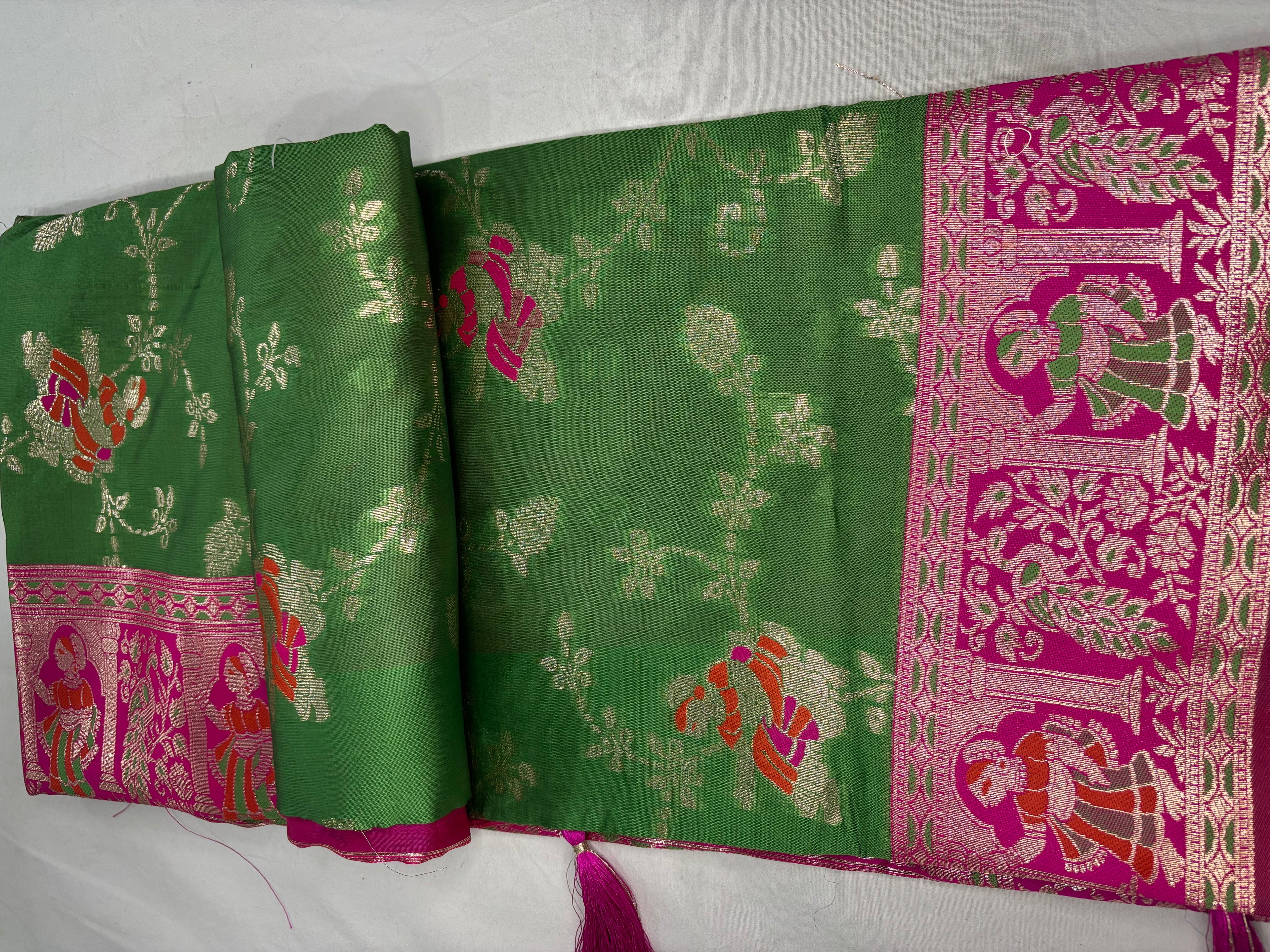 Jacquard Pashmina Floral Print Elegant Saree for Festive Wear