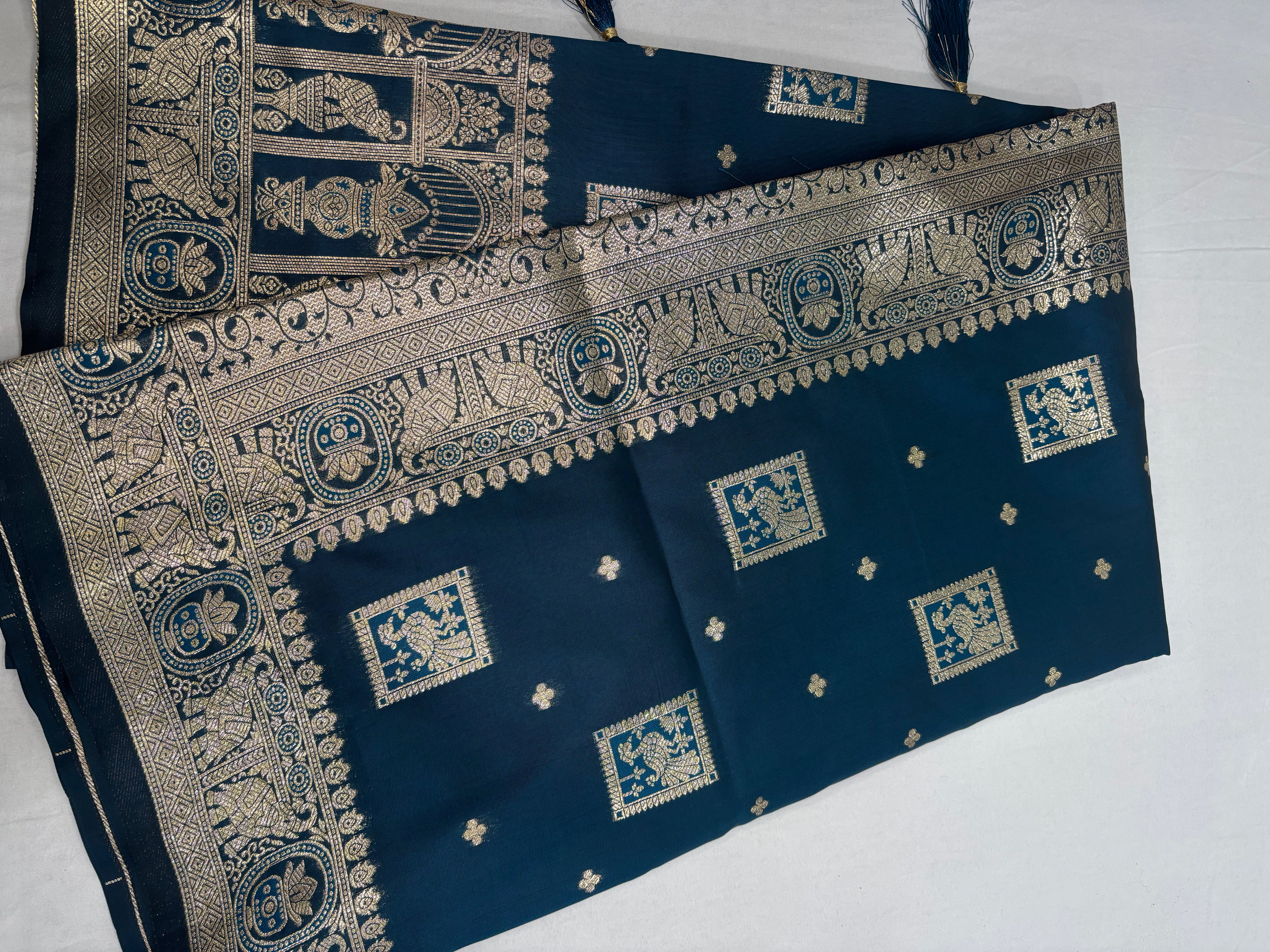 Soft Trendy Silk Jacquard Mor and Elephant Print Sari for Festive Look
