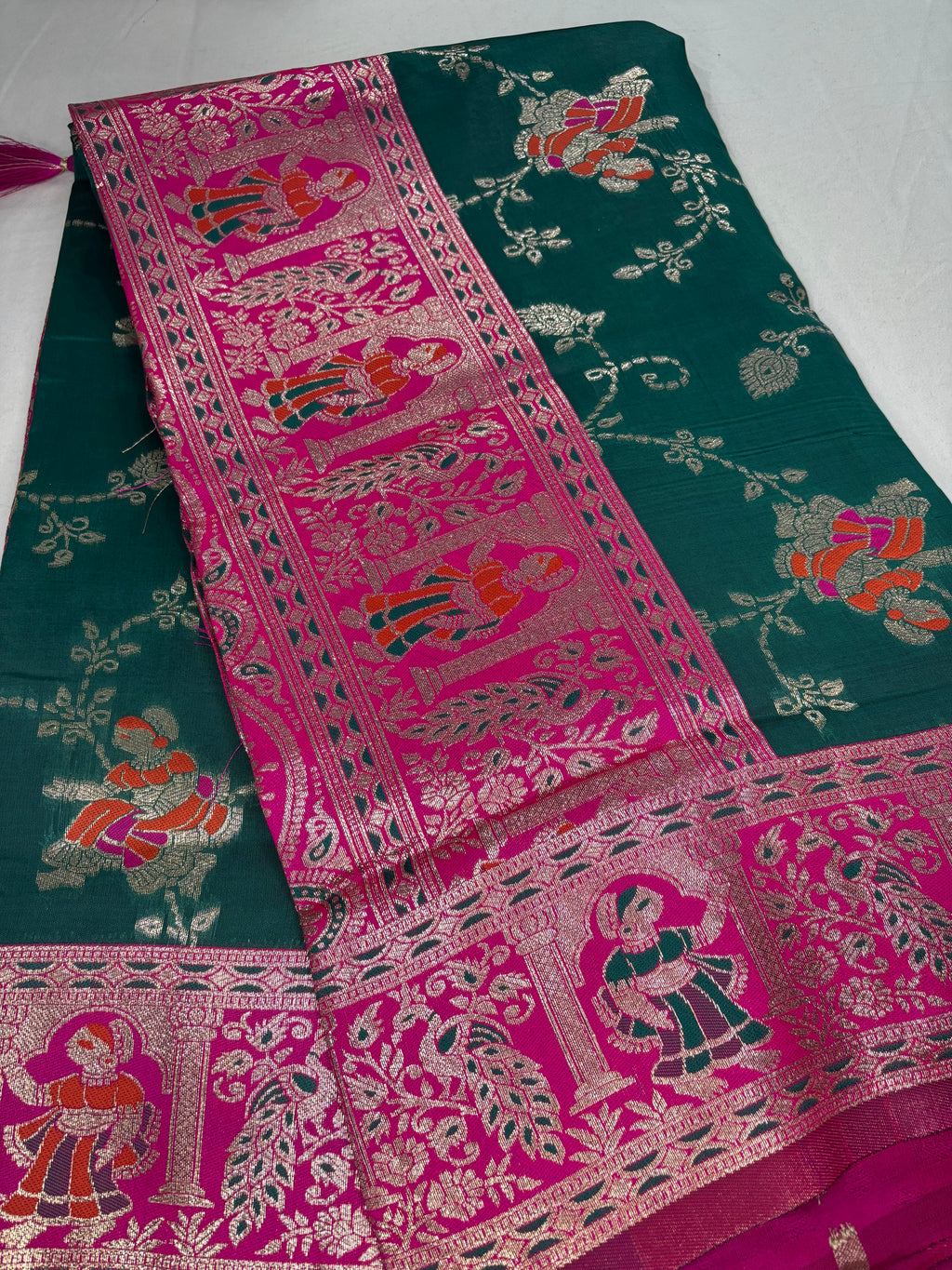 Jacquard Pashmina Floral Print Elegant Saree for Festive Wear