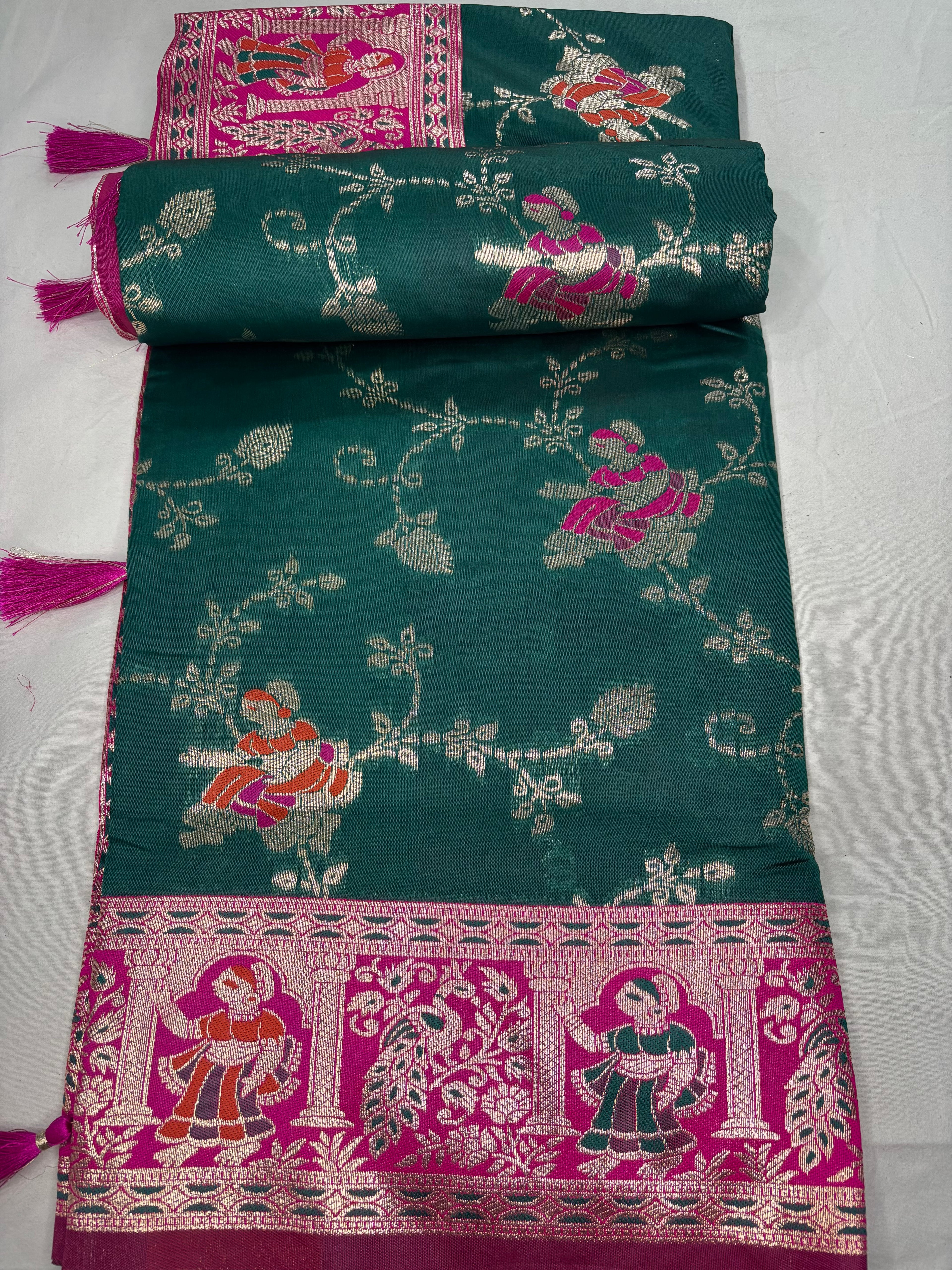 Jacquard Pashmina Floral Print Elegant Saree for Festive Wear